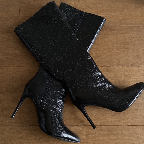 Elegant Black Knee-High Boots - Picture 3 of 4